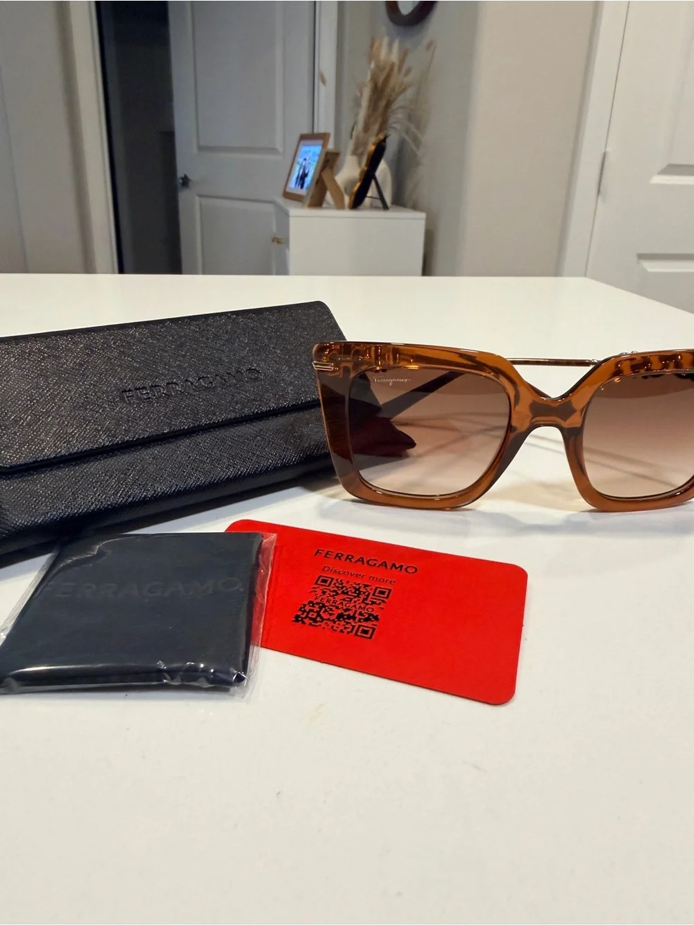 Brand New Authentic Salvatore Ferragamo Gancini Square Sunglasses